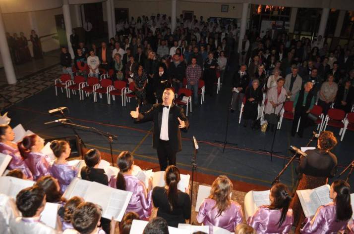 Marko Nesic conducts his choir in Serbia
